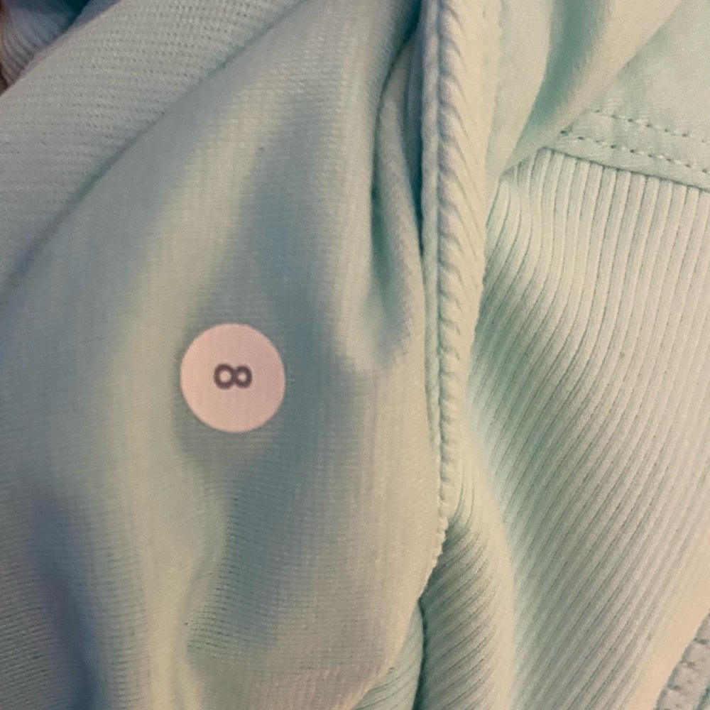 Lululemon - Picture 2 of 3
